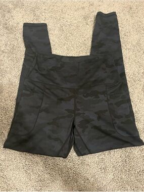 High-Waist Black Camo Leggings with Side Pockets